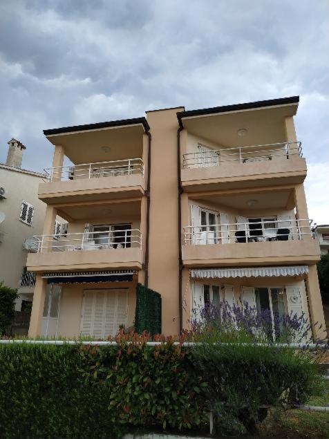 Apartmani Ines Rabac Esterno foto